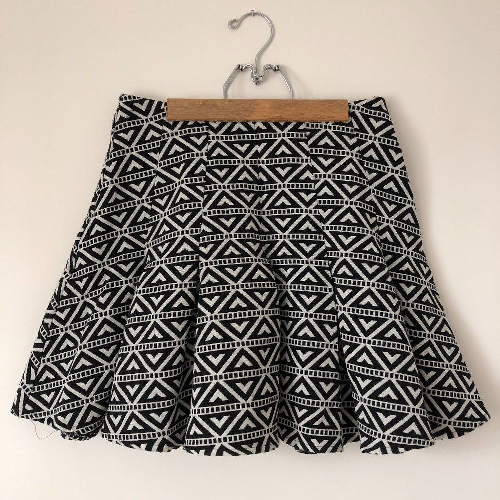 Alya | geometric pattern flared skirt